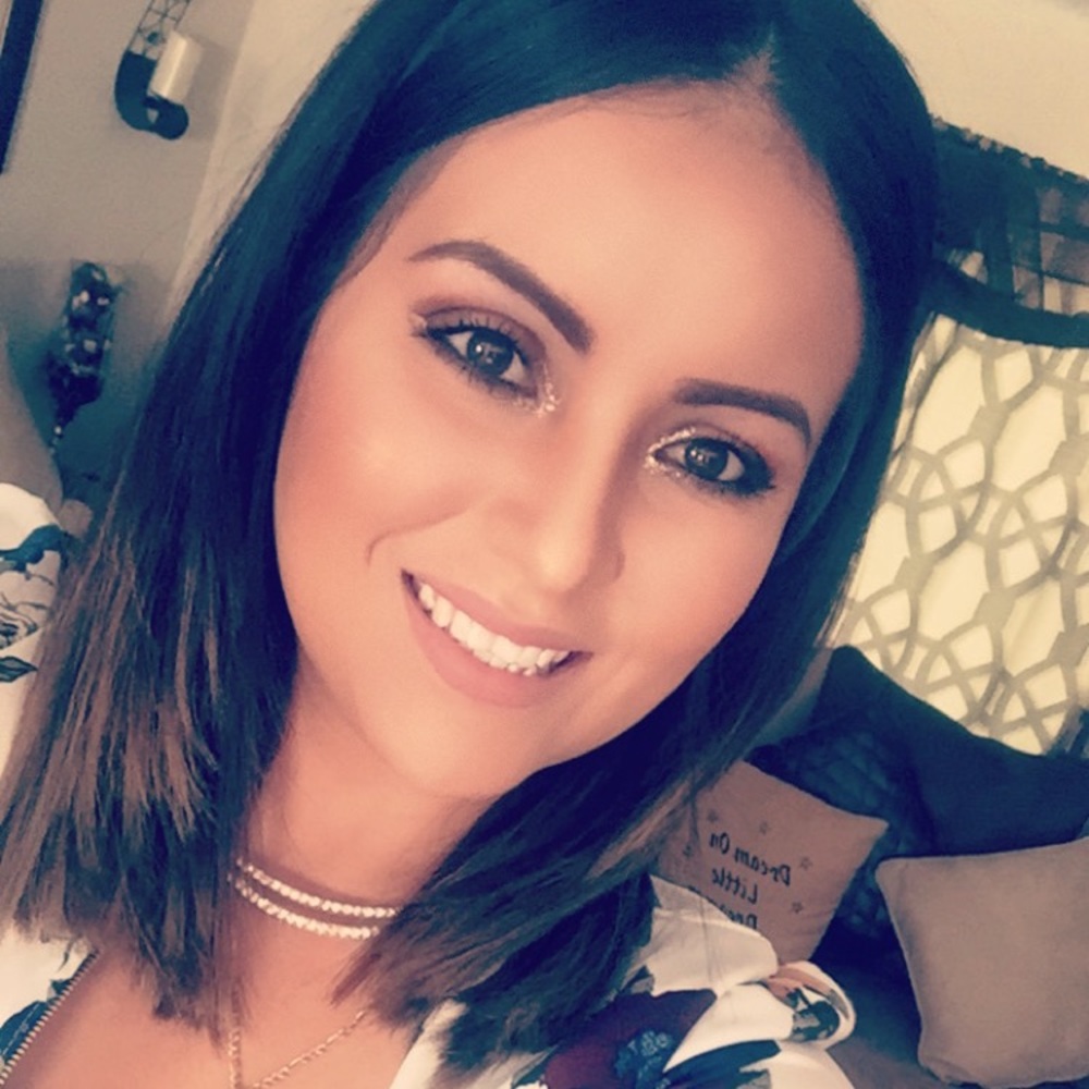 Meet your Posher, Adelina